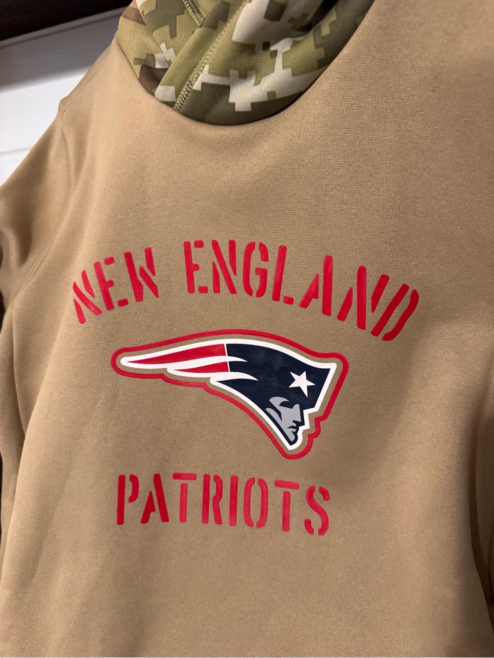 NIKE WOMENS XS NEW ENGLAND PATRIOTS FOOTBALL SALUTE TO SERVICE HOODIE NWT $85